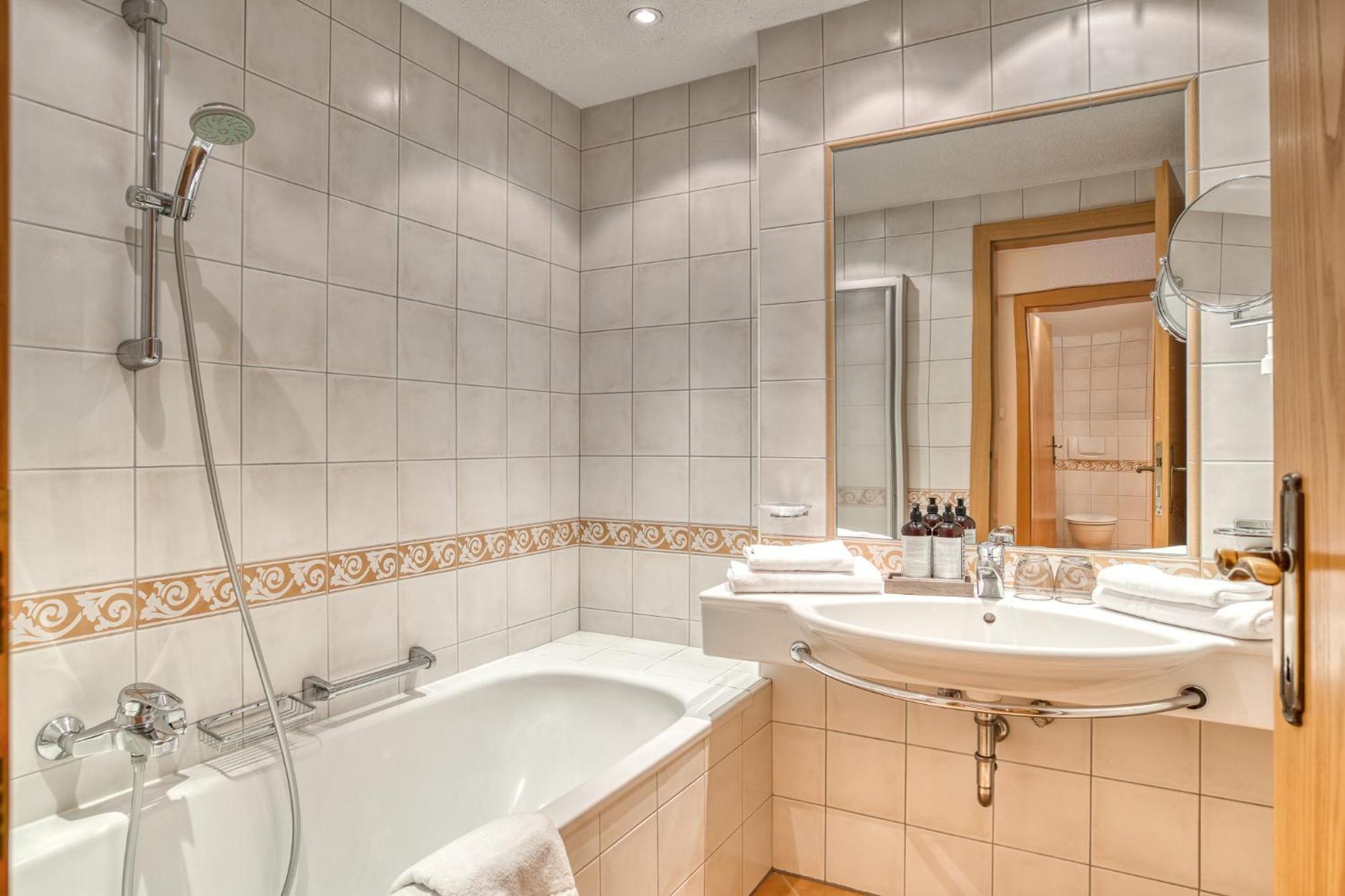 Hotel Habicher Hof 4 Oetz
